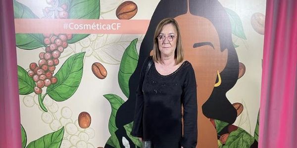 <div class='NoticiasTitulo hidden-xs'>EN PORTADA</div><a href='Noticia.asp?idNoticia=2473' class='CBPorcentaje'><div class='NoticiasTitular'>Asamblea de Vocales Provinciales de Farmacuticos de Dermofarmacia </div><div class='NoticiasTexto hidden-xs'>





La Vocal del Colegio de Farmacéuticos de Cuenca, Mónica Collada, asiste a los Premios Cosmética y Farmacia y a la Asamblea de Vocales Provinciales de Farmacéuticos de Dermofarmacia el pasado 23 y 24 de noviembre en Madrid.











 

 




 


 
 </div></span></a>