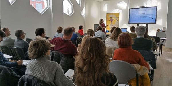 <div class='NoticiasTitulo hidden-xs'>EN PORTADA</div><a href='Noticia.asp?idNoticia=2454' class='CBPorcentaje'><div class='NoticiasTitular'>CURSO DE LEGISLACIN APLICADO A OFICINAS DE FARMACIA</div><div class='NoticiasTexto hidden-xs'>
El pasado día 8 de marzo tuvo lugar el segundo taller de Legislación aplicado a Oficinas de Farmacia.
 


En este caso contamos con la participación de la Jefa de Sección de Inspección Farmacéutica de la provincia de Cuenca, Dña Ana Lozano. Lo que permitió que los farmacéuticos/as conociesen el plan de inspección de este año y las deficiencias más comunes encontradas en las oficinas de farmacia.
</div></span></a>