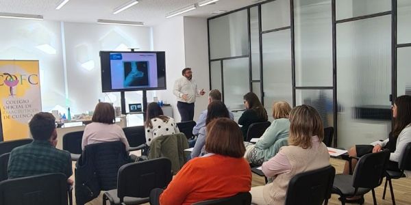 <div class='NoticiasTitulo hidden-xs'>EN PORTADA</div><a href='Noticia.asp?idNoticia=2459' class='CBPorcentaje'><div class='NoticiasTitular'>NUESTROS COLEGIADOS RECIBEN FORMACIN EN PATOLOGAS PODOLGICAS Y SU TRATAMIENTO ORTSICO</div><div class='NoticiasTexto hidden-xs'>Esta semana se ha realizado una formación intensiva sobre patologías podológicas y su tratamiento ortésico, por parte de Félix Talavera,
farmacéutico, técnico ortoprotésico y Co-Director de los títulos Máster y Experto en Ortopedia en la Universidad de Castilla La-Mancha.
Tras la parte teórica inicial se han realizado diversos casos prácticos valorando los pies y las pisadas de algunos asistentes e indicando el tipo de órtesis para cada una de las patologías detectadas.
También se ha presentado la Podología, Guía de Prevención y Tratamiento podológico...</div></span></a>