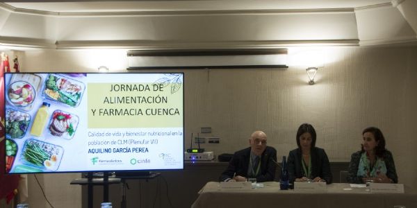 <div class='NoticiasTitulo hidden-xs'>EN PORTADA</div><a href='Noticia.asp?idNoticia=2471' class='CBPorcentaje'><div class='NoticiasTitular'>xito de participacin en la Jornada de Alimentacin y Farmacia</div><div class='NoticiasTexto hidden-xs'> 
E
El pasado 19 de octubre la Vocalía de Alimentación del Colegio Oficial de Farmacéuticos de Cuenca y la Vocalía Nacional de Alimentación del Consejo General de Colegios han reunido a más de 60 farmacéuticos de la región en la Jornada Alimentación y Farmacia.
Entre los ponentes, el Vocal Nacional de Alimentación Aquilino García Perea expuso los resultados de Plenufar 7 en la comunidad de Castilla-La Mancha, mostrando la valoración nutricional de los habitantes de la misma. Por su lado, Carmen del Campo Arroyo, vocal de Alimentación del Colegio de Farmacéuticos de Ciudad...</div></span></a>